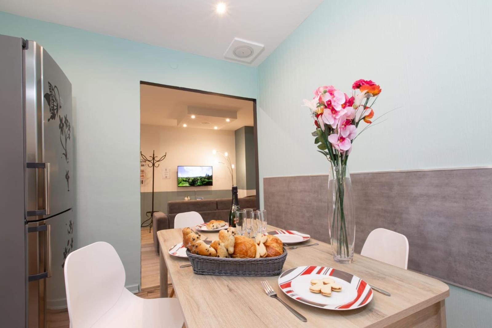 Evasion St Joseph Odysalis - Lit King Size - Parking - Proche Centre Apartment Colmar Exterior photo